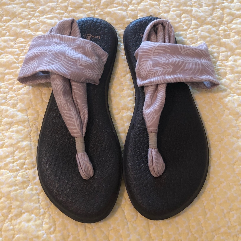 Sanuk Women’s Flip-Flops Size 9